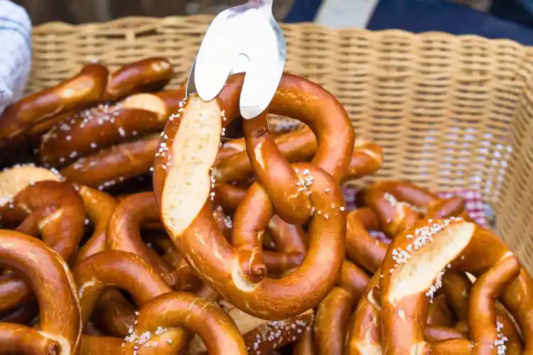 Explore Berlin's street food scene: the ultimate 10-step guide