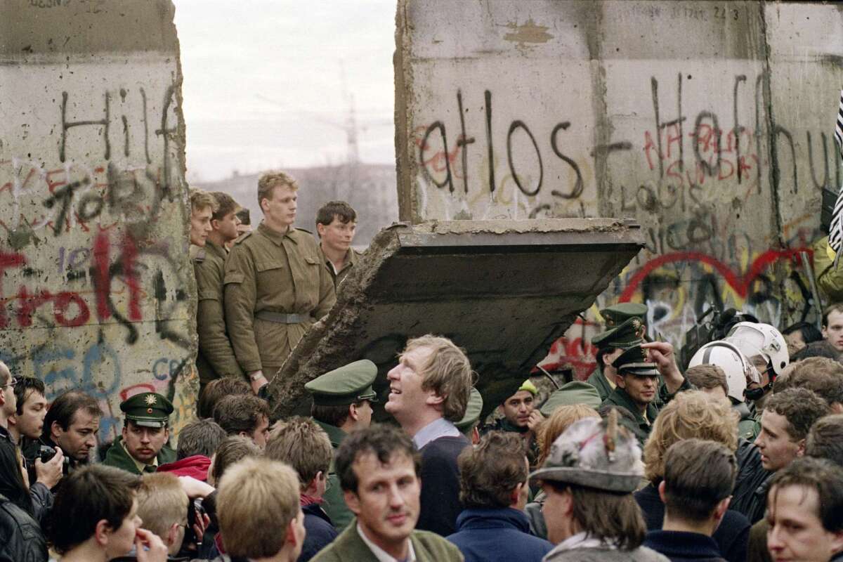 The Berlin Wall: a chronicle of division and unity - understanding its legacy in today's world