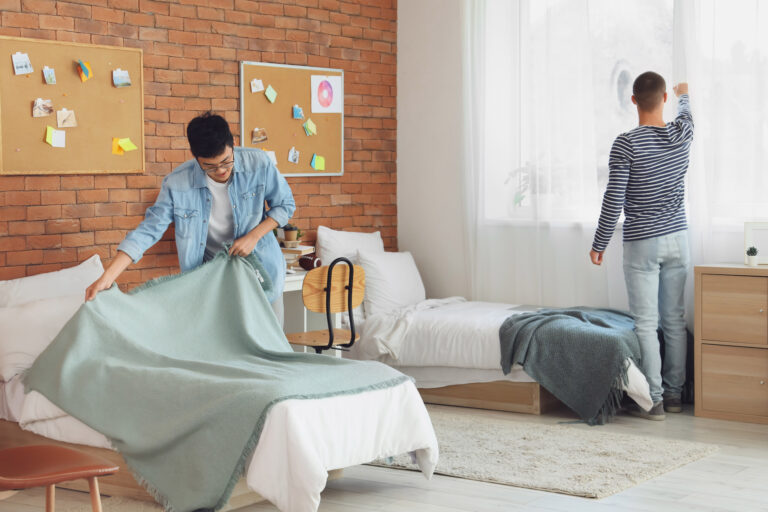 10 Essential Cleaning Hacks for Students and Shared Flats: A Stress-Free Guide