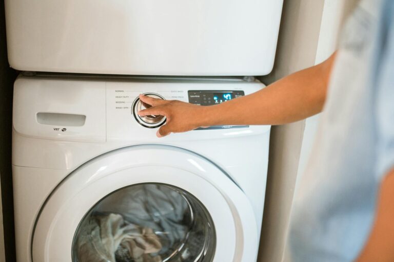 Waschmaschine reinigen: Hausmittel, Natron & Tipps gegen schlechten Geruch