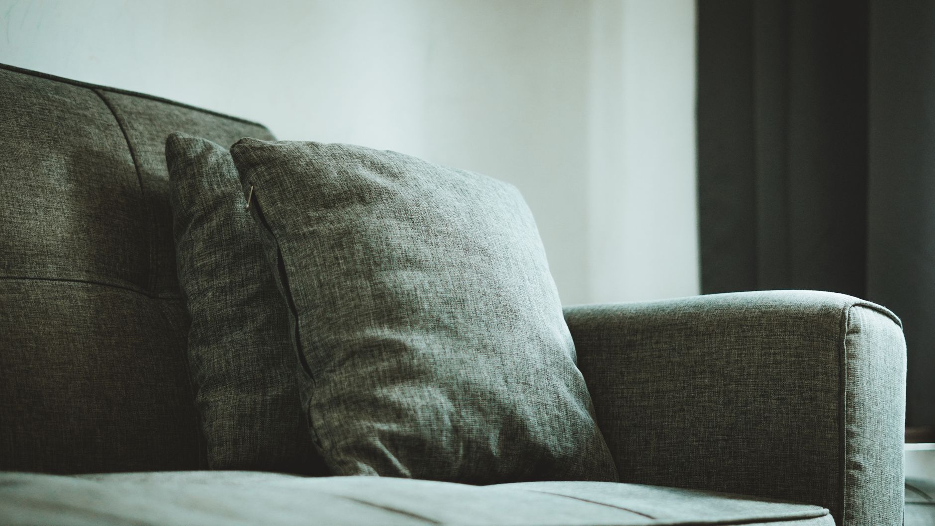 Professionelle Sofareinigung in Berlin: So wird Ihr Sofa wieder wie neu